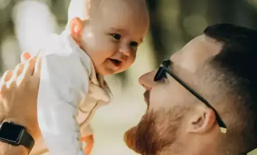 Zdjęcie do Coraz więcej ojc&oacute;w na urlopie rodzicielskim